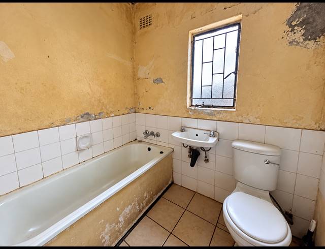 5 BEDROOM HOUSE FOR SALE IN VANDERBIJLPARK CW 3